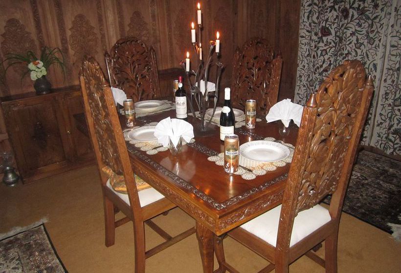 Hotel Wangnoo Houseboats 11