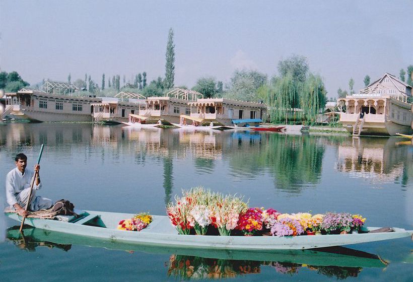 Hotel Wangnoo Houseboats 12