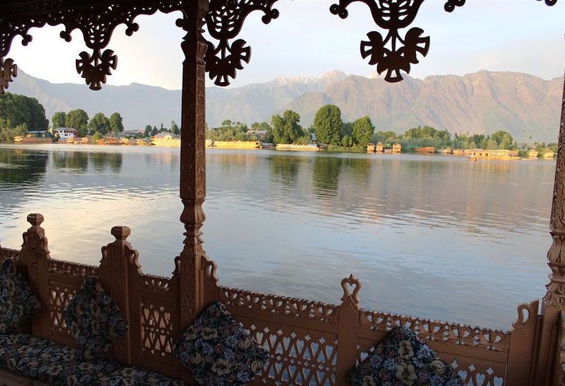 Hotel Wangnoo Houseboats 18