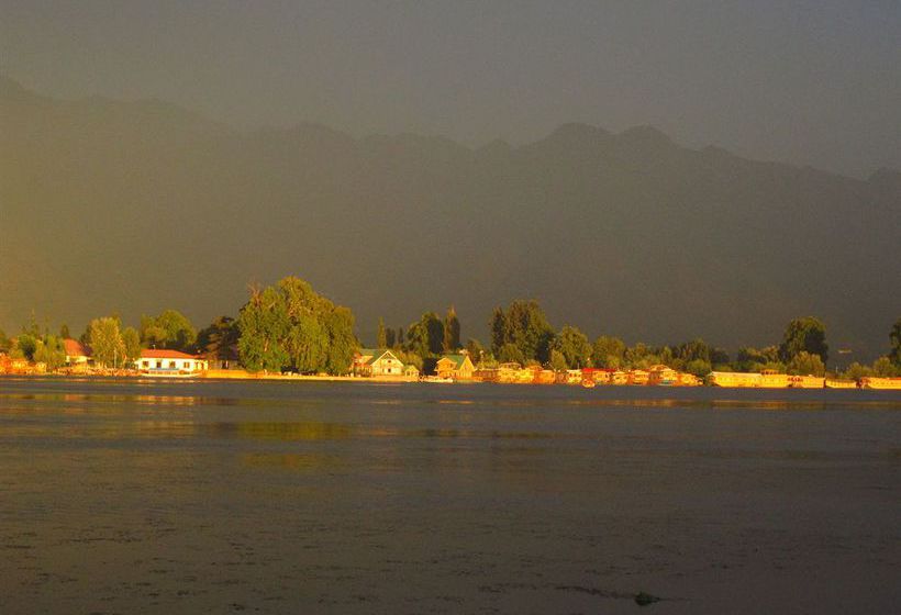 Hotel Wangnoo Houseboats 19