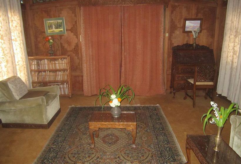 Hotel Wangnoo Houseboats 9