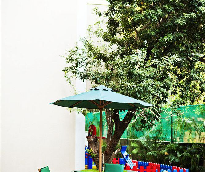 Hotel The Treehouse blue 6