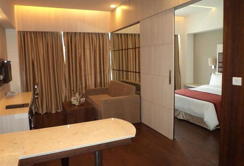 Mahagun Sarovar Portico 1