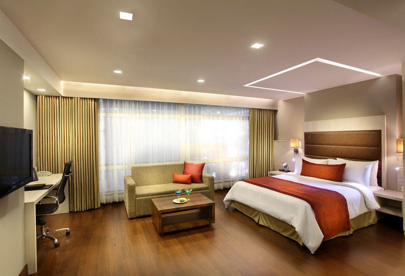 Mahagun Sarovar Portico 11