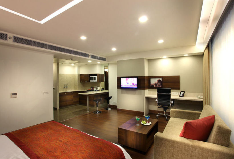 Mahagun Sarovar Portico 13