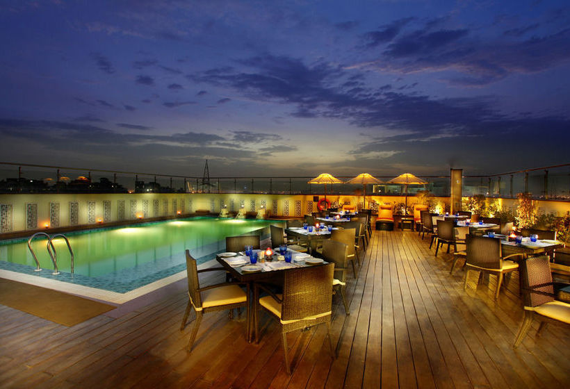 Mahagun Sarovar Portico 15