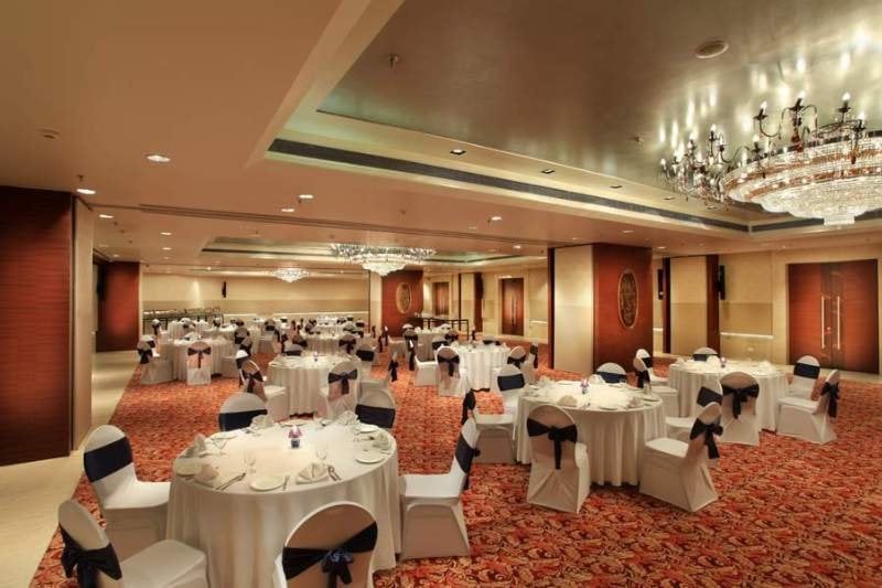 Mahagun Sarovar Portico 17