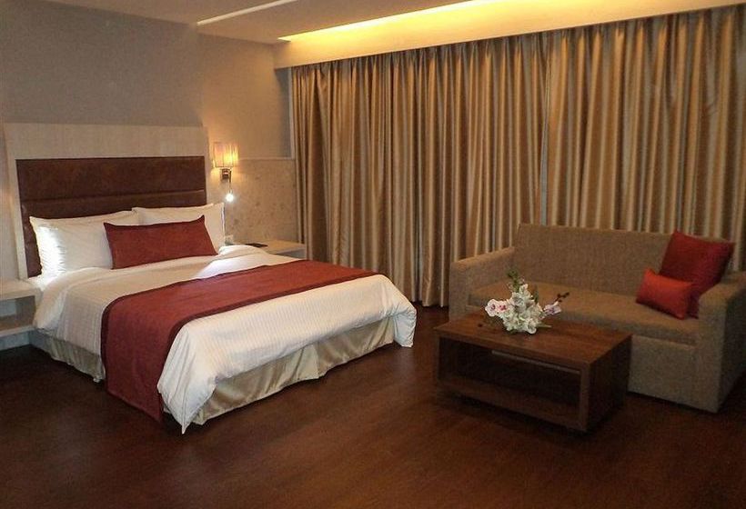 Mahagun Sarovar Portico 4