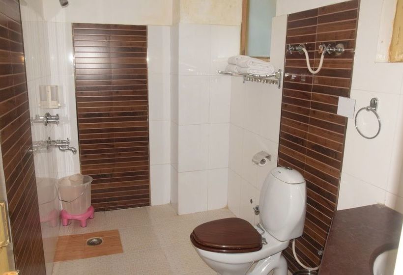 Hotel UNA Comfort Nandini 5