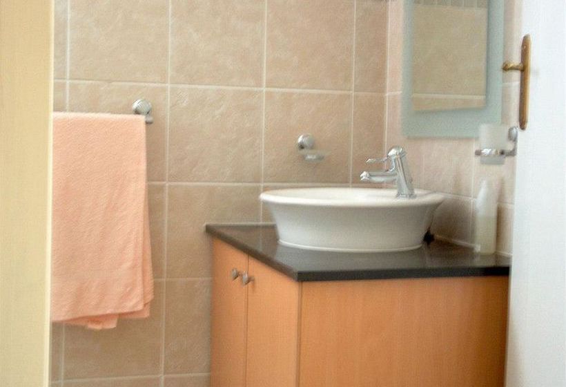 Liongate Bed & Breakfast 13