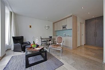 Burns Art & Culture Suitehotel 8