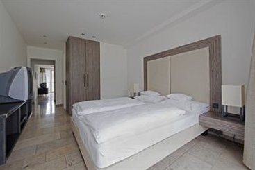 Burns Art & Culture Suitehotel 9