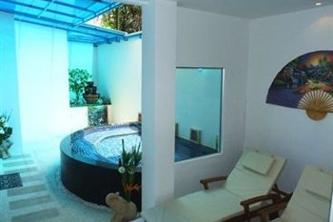 Kata Beach Center Hotel 5