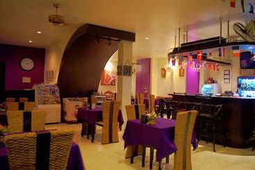 Kata Beach Center Hotel 8