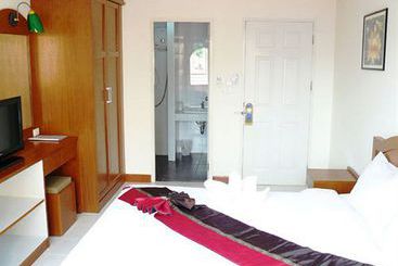 Kata Beach Center Hotel 9