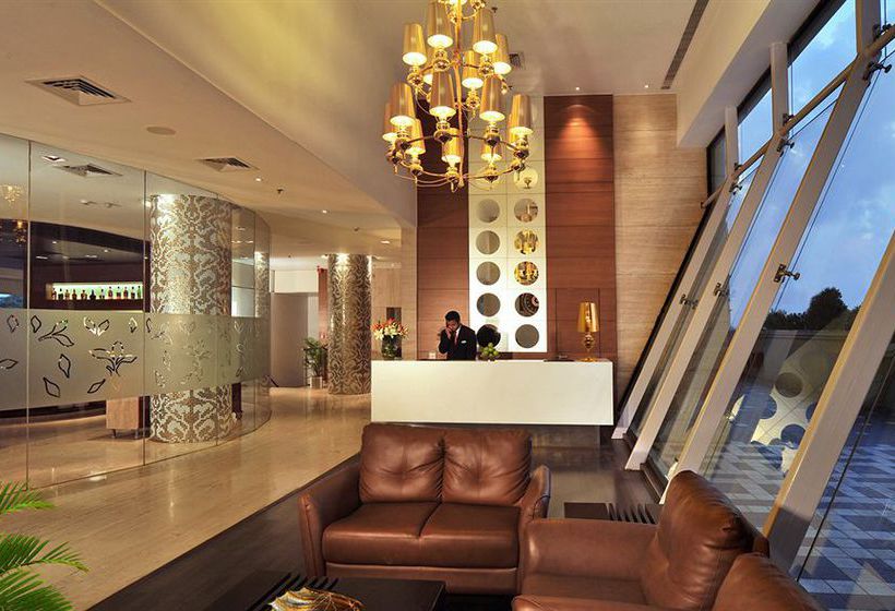 Hotel Majestic Court Sarovar Portico 1