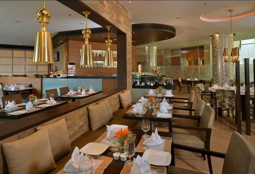 Hotel Majestic Court Sarovar Portico 13