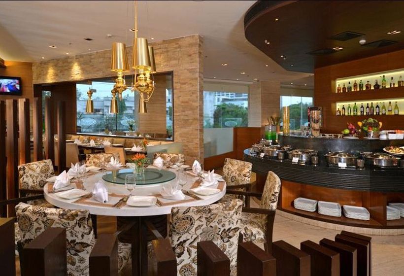 Hotel Majestic Court Sarovar Portico 15