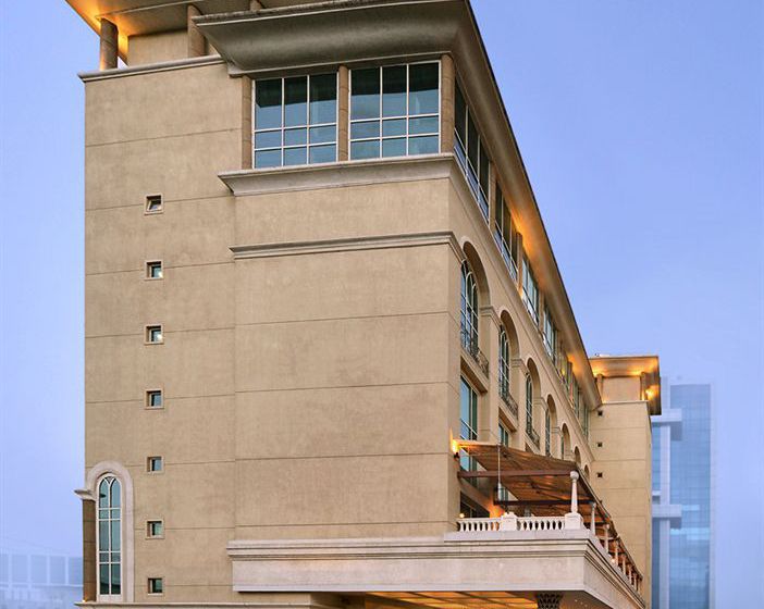 Hotel Majestic Court Sarovar Portico 16