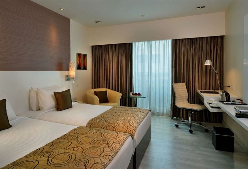 Hotel Majestic Court Sarovar Portico 18