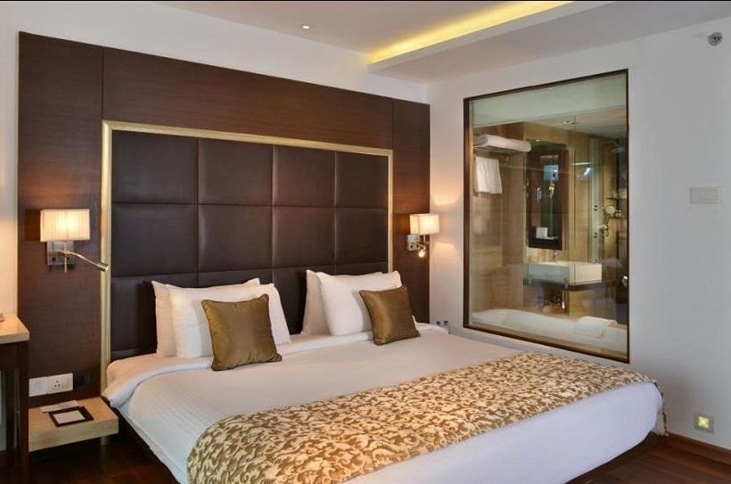 Hotel Majestic Court Sarovar Portico 19