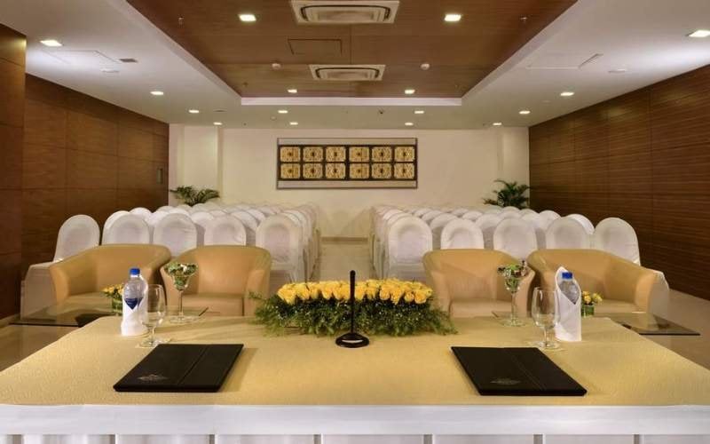 Hotel Majestic Court Sarovar Portico 2