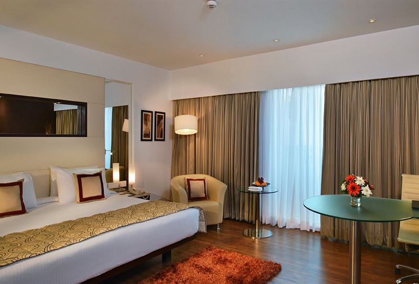 Hotel Majestic Court Sarovar Portico 3