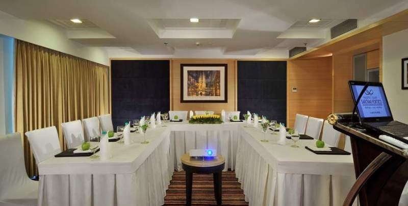 Hotel Majestic Court Sarovar Portico 4