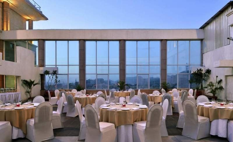 Hotel Majestic Court Sarovar Portico 6