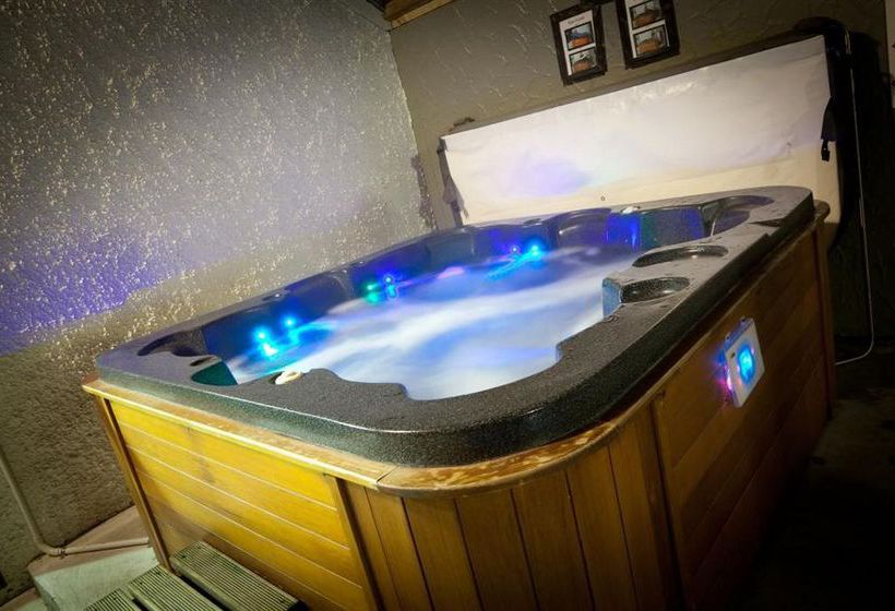 Econo Lodge The Villas