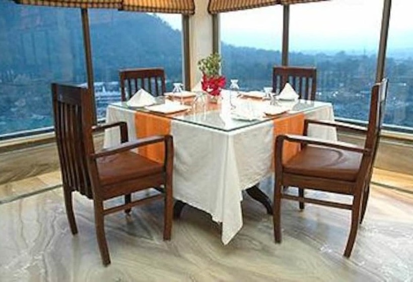 Laxman Jhula Divine Resort 16