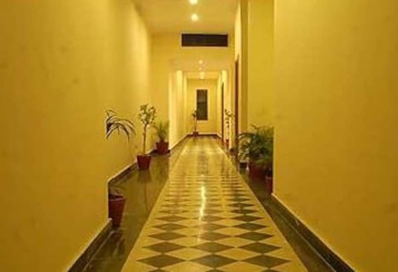 Laxman Jhula Divine Resort 18