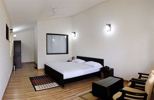 Corbett Woods Resort 13