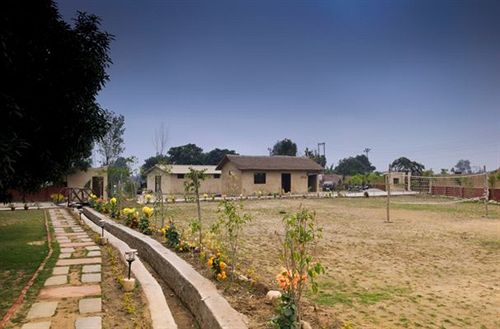 Corbett Woods Resort 9