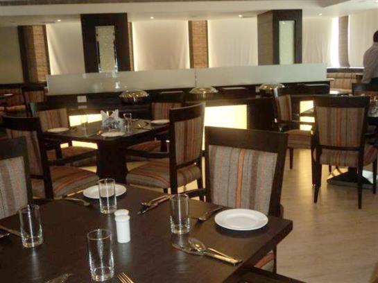 Hotel Legend Sarovar Portico 6