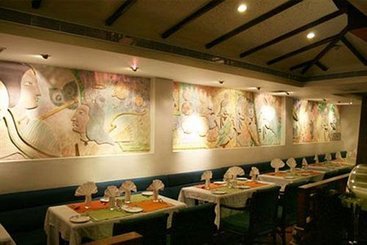 Hotel Taj Tristar 13