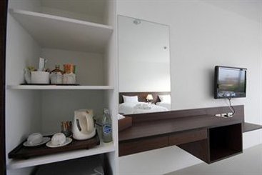 Hotel Bs Premier Airport 10