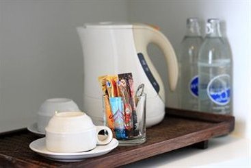 Hotel Bs Premier Airport 8