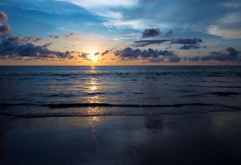 Outrigger Laguna Phuket Beach Resort 4