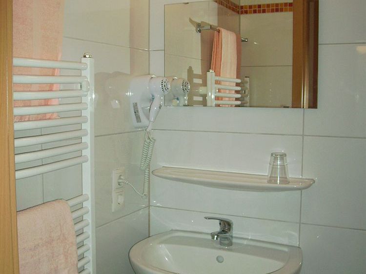 Hotel Bonn Voyage 11