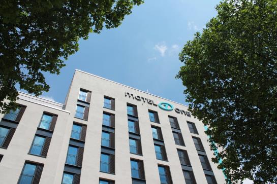 Motel One Duesseldorf Hbf 16