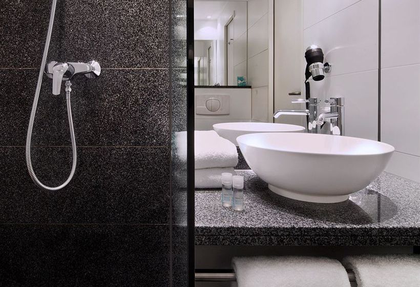 Motel One Duesseldorf Hbf 4