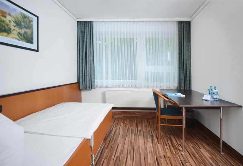 Airport & Seminarhotel 12