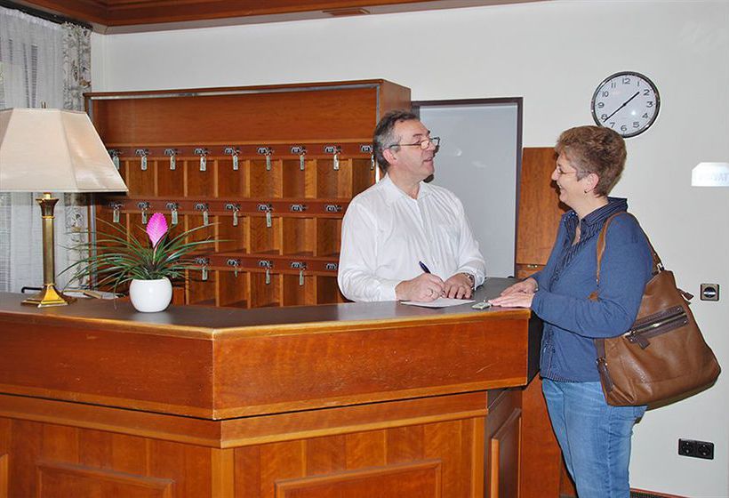 Hotel Rheingauer Tor 8