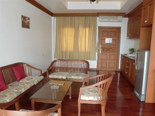 Hotel Boss Suites Pattaya 15