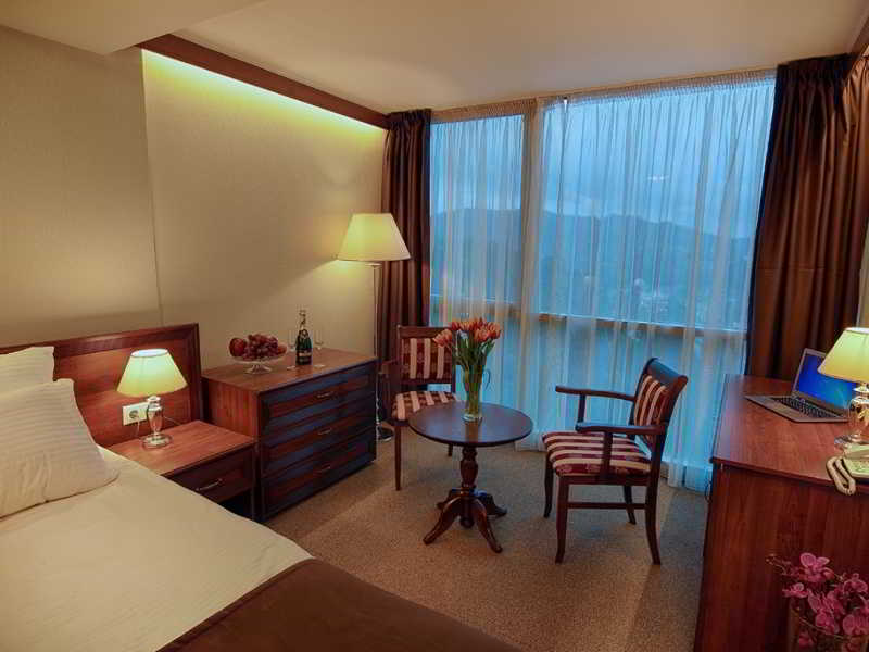 Hotel Pansionat Avtomobilist 12