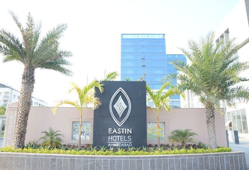 Renaissance Ahmedabad Hotel 11