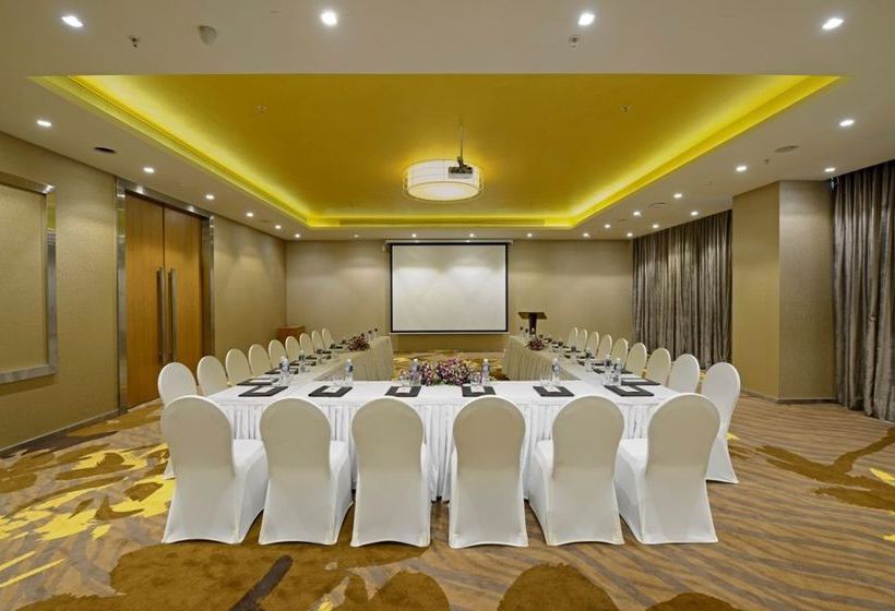 Renaissance Ahmedabad Hotel 16