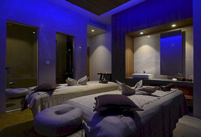 Renaissance Ahmedabad Hotel 4