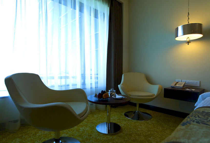 Renaissance Ahmedabad Hotel 8